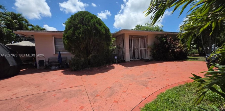 Villa ou maison à Hialeah, Floride 5 chambres, 228.73 m2 № 2078760