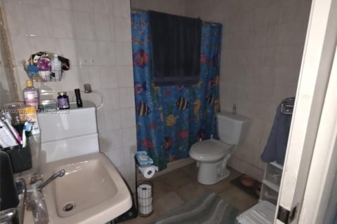 Villa ou maison à vendre à Hialeah, Floride: 5 chambres, 228.73 m2 № 2078760 - photo 15