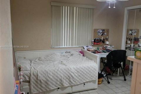 Villa ou maison à vendre à Hialeah, Floride: 5 chambres, 228.73 m2 № 2078760 - photo 13