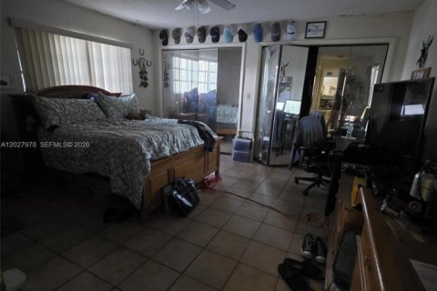 Villa ou maison à vendre à Hialeah, Floride: 5 chambres, 228.73 m2 № 2078760 - photo 14
