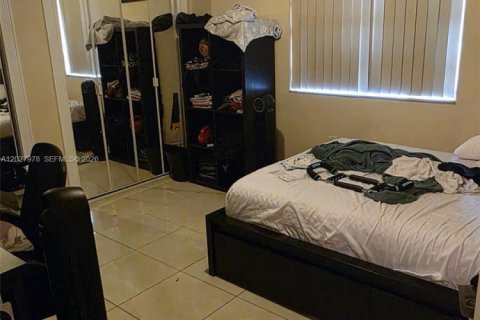 Villa ou maison à vendre à Hialeah, Floride: 5 chambres, 228.73 m2 № 2078760 - photo 10