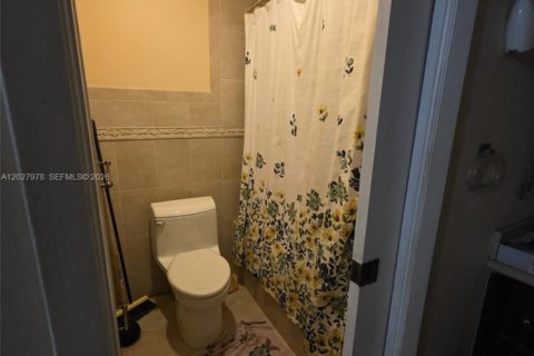 Villa ou maison à vendre à Hialeah, Floride: 5 chambres, 228.73 m2 № 2078760 - photo 9