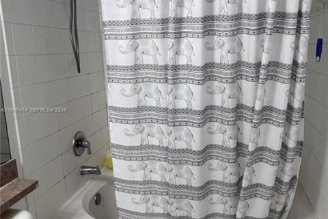 Copropriété à vendre à Pembroke Pines, Floride: 2 chambres, 98.29 m2 № 2042101 - photo 25