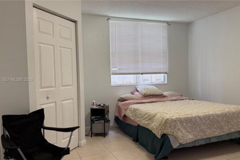 Copropriété à vendre à Pembroke Pines, Floride: 2 chambres, 98.29 m2 № 2042101 - photo 20