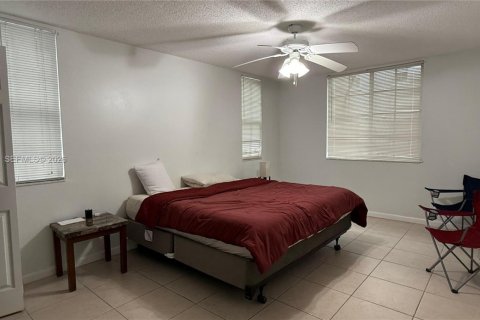 Copropriété à vendre à Pembroke Pines, Floride: 2 chambres, 98.29 m2 № 2042101 - photo 27