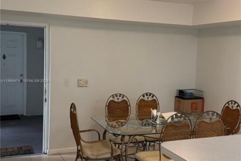 Copropriété à vendre à Pembroke Pines, Floride: 2 chambres, 98.29 m2 № 2042101 - photo 22