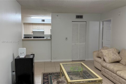 Copropriété à vendre à Pembroke Pines, Floride: 2 chambres, 98.29 m2 № 2042101 - photo 28