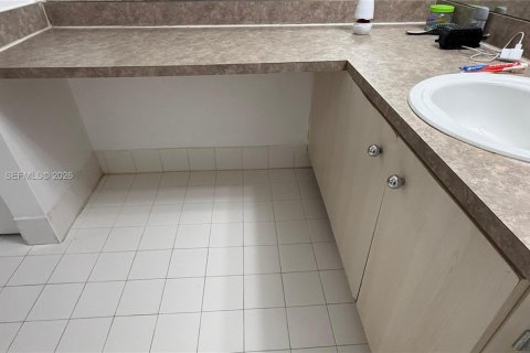 Copropriété à vendre à Pembroke Pines, Floride: 2 chambres, 98.29 m2 № 2042101 - photo 24