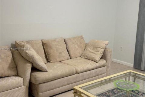 Copropriété à vendre à Pembroke Pines, Floride: 2 chambres, 98.29 m2 № 2042101 - photo 12