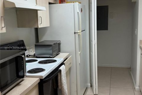 Copropriété à vendre à Pembroke Pines, Floride: 2 chambres, 98.29 m2 № 2042101 - photo 14