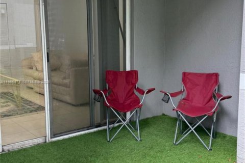 Copropriété à vendre à Pembroke Pines, Floride: 2 chambres, 98.29 m2 № 2042101 - photo 29