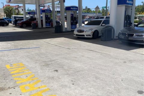 Propiedad comercial en venta en Miami, Florida № 1960675 - foto 2