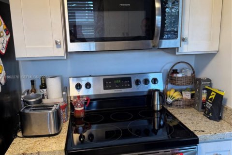 Снять в аренду кондоминиум в Холливуд, Флорида 2 спальни, 78.97м2, № 2025563 - фото 15