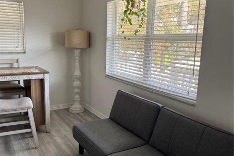 Снять в аренду кондоминиум в Холливуд, Флорида 2 спальни, 78.97м2, № 2025563 - фото 7