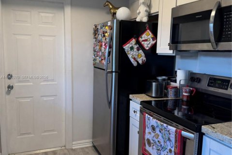 Снять в аренду кондоминиум в Холливуд, Флорида 2 спальни, 78.97м2, № 2025563 - фото 27