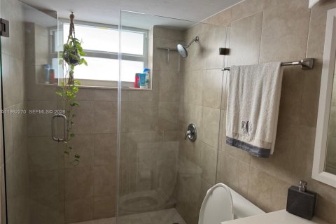 Снять в аренду кондоминиум в Холливуд, Флорида 2 спальни, 78.97м2, № 2025563 - фото 23