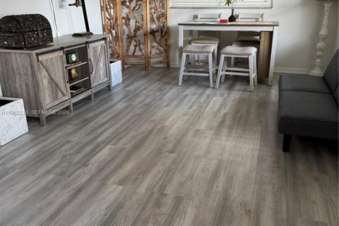 Снять в аренду кондоминиум в Холливуд, Флорида 2 спальни, 78.97м2, № 2025563 - фото 20