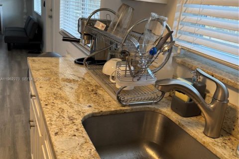 Снять в аренду кондоминиум в Холливуд, Флорида 2 спальни, 78.97м2, № 2025563 - фото 4