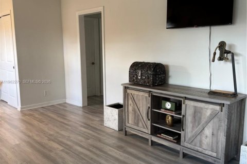 Снять в аренду кондоминиум в Холливуд, Флорида 2 спальни, 78.97м2, № 2025563 - фото 6