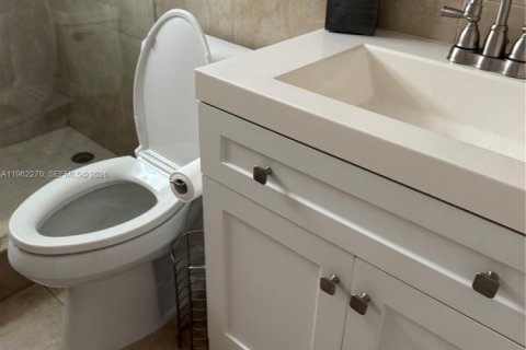 Снять в аренду кондоминиум в Холливуд, Флорида 2 спальни, 78.97м2, № 2025563 - фото 25