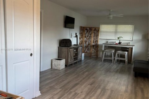 Снять в аренду кондоминиум в Холливуд, Флорида 2 спальни, 78.97м2, № 2025563 - фото 5