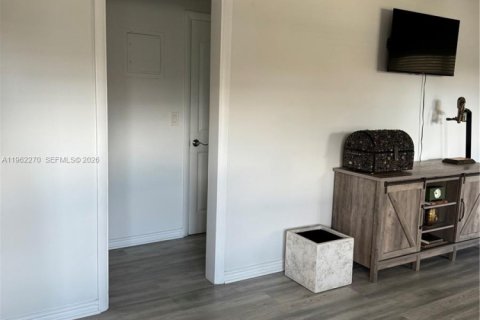 Снять в аренду кондоминиум в Холливуд, Флорида 2 спальни, 78.97м2, № 2025563 - фото 26