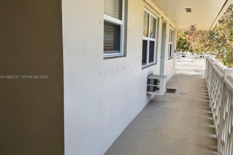 Снять в аренду кондоминиум в Холливуд, Флорида 2 спальни, 78.97м2, № 2025563 - фото 13