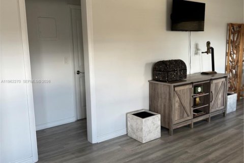 Снять в аренду кондоминиум в Холливуд, Флорида 2 спальни, 78.97м2, № 2025563 - фото 22