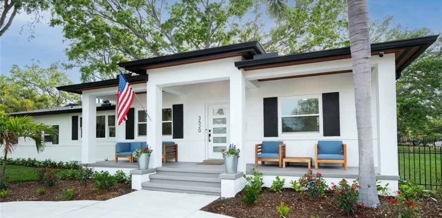 House in Saint Petersburg, Florida 3 bedrooms, 115.57 sq.m. № 1608509