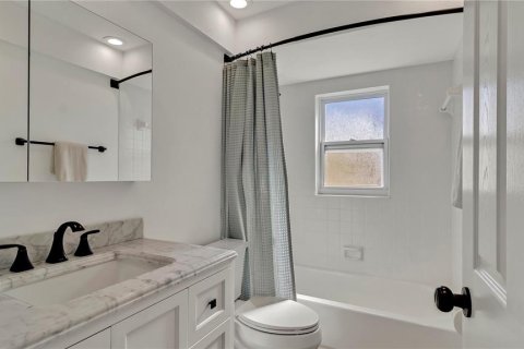 House in Saint Petersburg, Florida 3 bedrooms, 175.77 sq.m. № 1559209 - photo 27