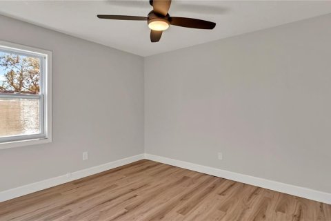 House in Saint Petersburg, Florida 3 bedrooms, 175.77 sq.m. № 1559209 - photo 30