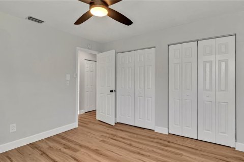 House in Saint Petersburg, Florida 3 bedrooms, 175.77 sq.m. № 1559209 - photo 29