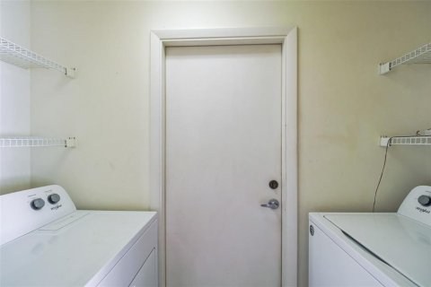 Condo in Tavares, Florida, 2 bedrooms  № 1900570 - photo 15