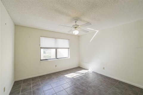 Condo in Tavares, Florida, 2 bedrooms  № 1900570 - photo 18