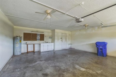 Condo in Tavares, Florida, 2 bedrooms  № 1900570 - photo 17