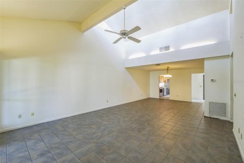 Condo in Tavares, Florida, 2 bedrooms  № 1900570 - photo 9