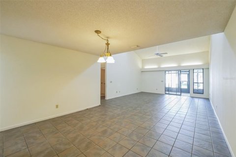 Condo in Tavares, Florida, 2 bedrooms  № 1900570 - photo 8