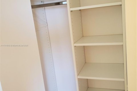 Condominio en venta en Sunny Isles Beach, Florida, 1 habitación, 194.17 m2 № 1696152 - foto 7