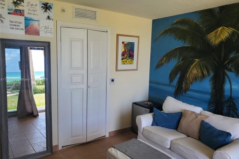 Condominio en venta en Sunny Isles Beach, Florida, 1 habitación, 194.17 m2 № 1696152 - foto 2