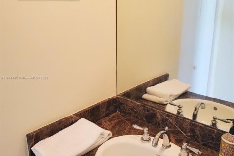 Condominio en venta en Sunny Isles Beach, Florida, 1 habitación, 194.17 m2 № 1696152 - foto 5