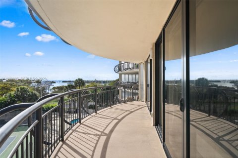 Condominio en venta en Miami, Florida, 3 dormitorios, 156.26 m2 № 2088364 - foto 14