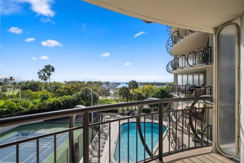 Condominio en venta en Miami, Florida, 3 dormitorios, 156.26 m2 № 2088364 - foto 10