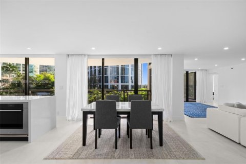 Condominio en venta en Miami, Florida, 3 dormitorios, 156.26 m2 № 2088364 - foto 2