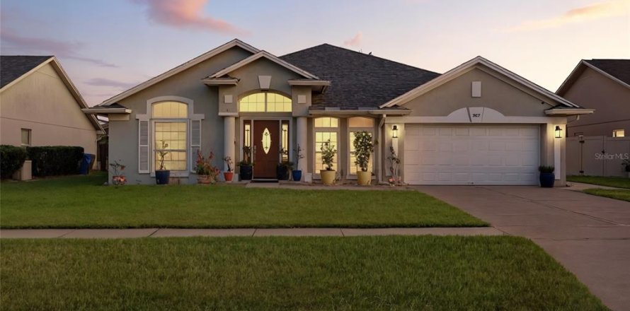House in Kissimmee, Florida 4 bedrooms, 189.89 sq.m. № 1881157