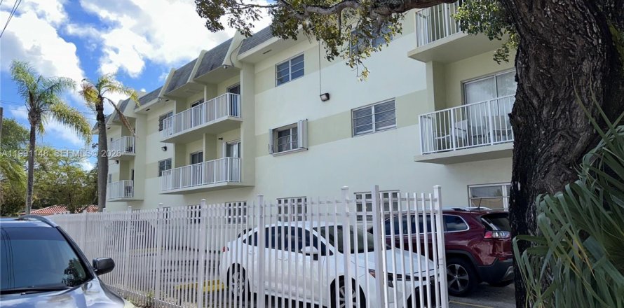 Condo à North Miami, Floride, 1 chambre  № 2055548