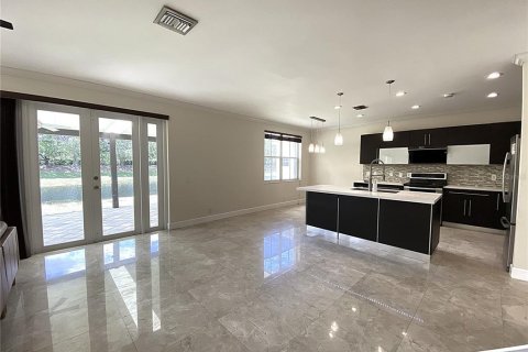 House in Weston, Florida 4 bedrooms, 208.1 sq.m. № 1800188 - photo 13