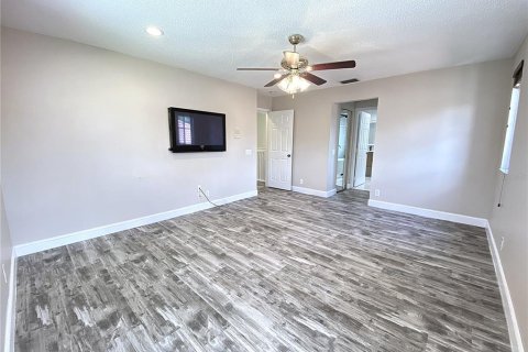 House in Weston, Florida 4 bedrooms, 208.1 sq.m. № 1800188 - photo 27