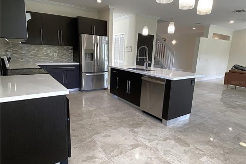 House in Weston, Florida 4 bedrooms, 208.1 sq.m. № 1800188 - photo 7
