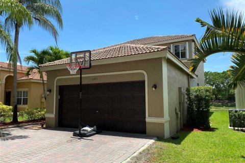 House in Weston, Florida 4 bedrooms, 208.1 sq.m. № 1800188 - photo 3