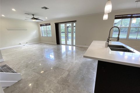 House in Weston, Florida 4 bedrooms, 208.1 sq.m. № 1800188 - photo 12